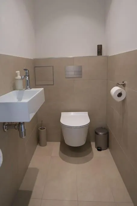 Modern Apartment Near Stadtpark Vienna Austria